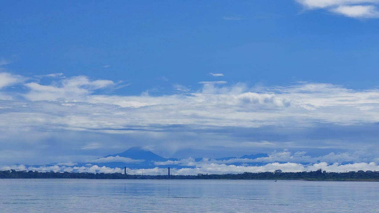 Naturaleza entre cielo y ríos, cascadas